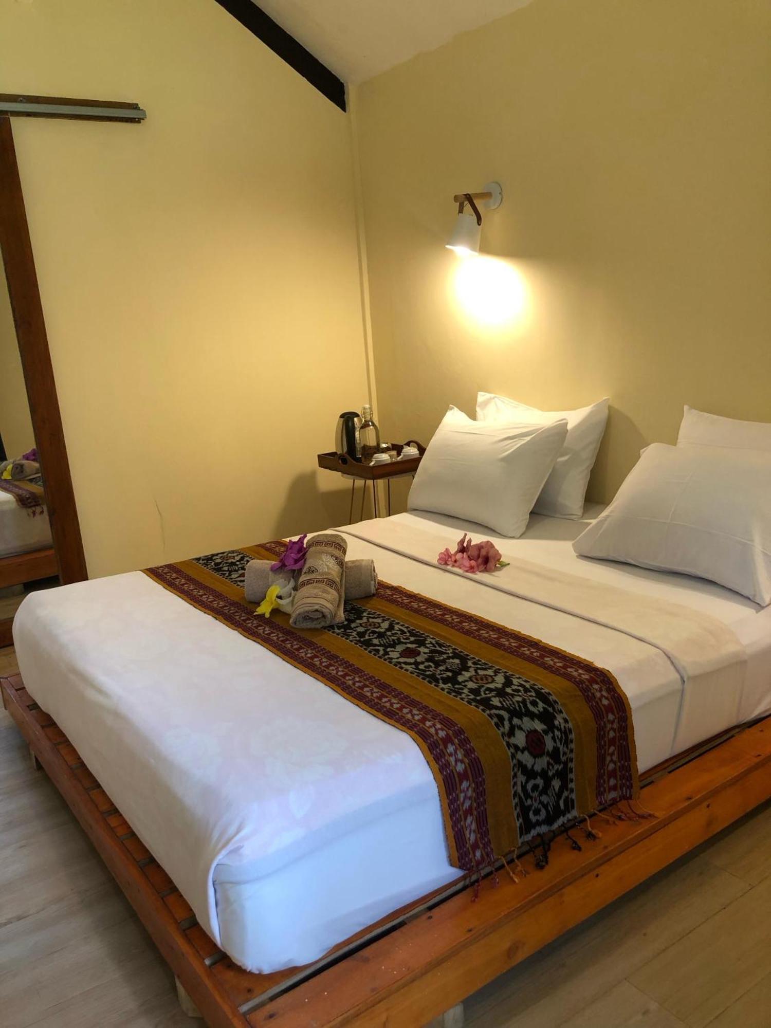 Waroeng Senaru Hotell Eksteriør bilde